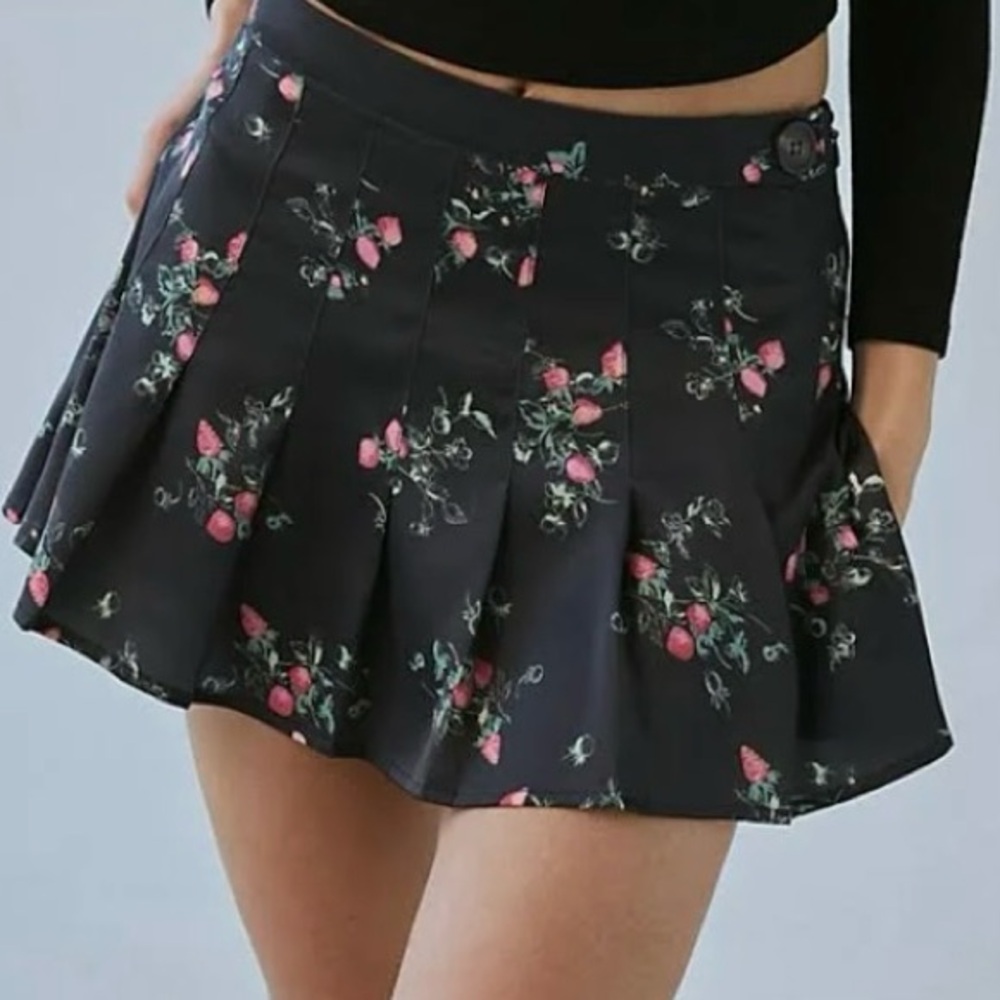 💫NWT Urban Outfitters Kimchi Blue Kit Button Waist Pleated Mini Skirt